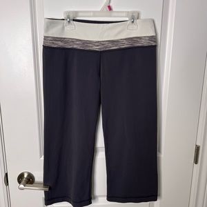 LULULEMON Reversible Groove Crops - Grey